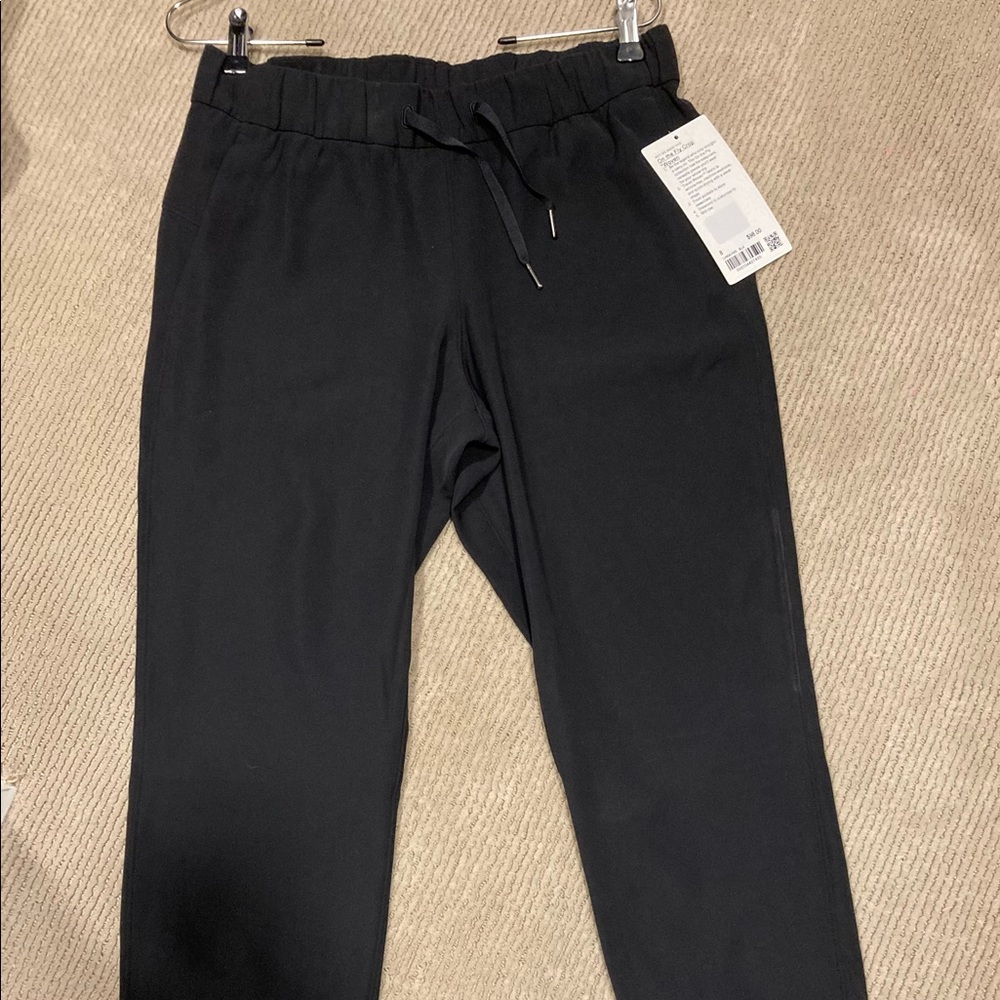 NWT LuLuLemon On The Fly Cropped Pants size 8